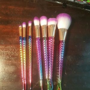 Makeup brushes